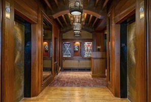 Restaurant - Hotel Captain Cook (Anchorage)