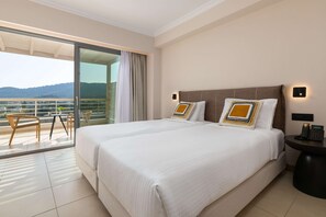 Deluxe Suite, Beachfront | 1 bedroom, in-room safe, soundproofing, free WiFi