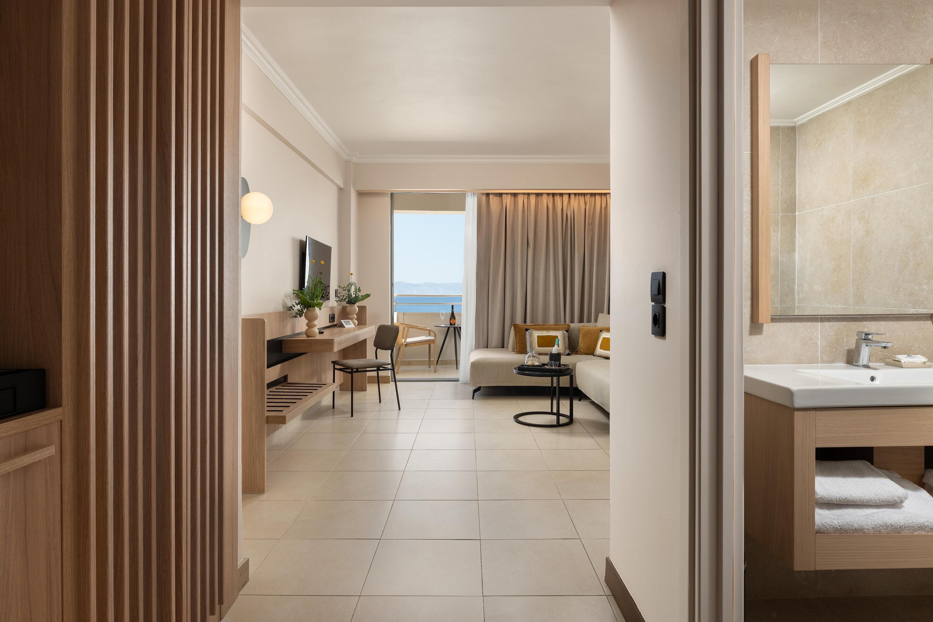 Superior Suite Sea View | Safe på rommet, blendingsgardiner, lydisolert og strykejern/-brett