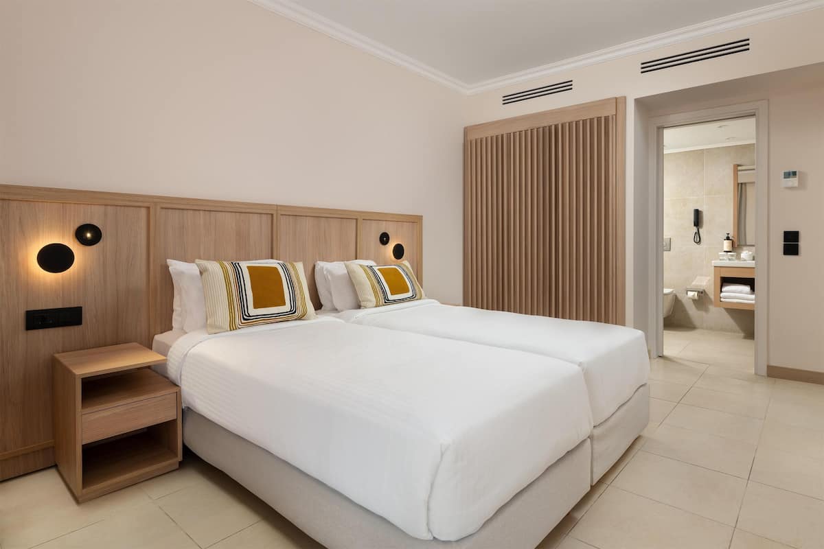1 bedroom, in-room safe, soundproofing, free WiFi