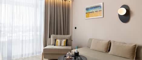 In-room safe, soundproofing, free WiFi, bed sheets