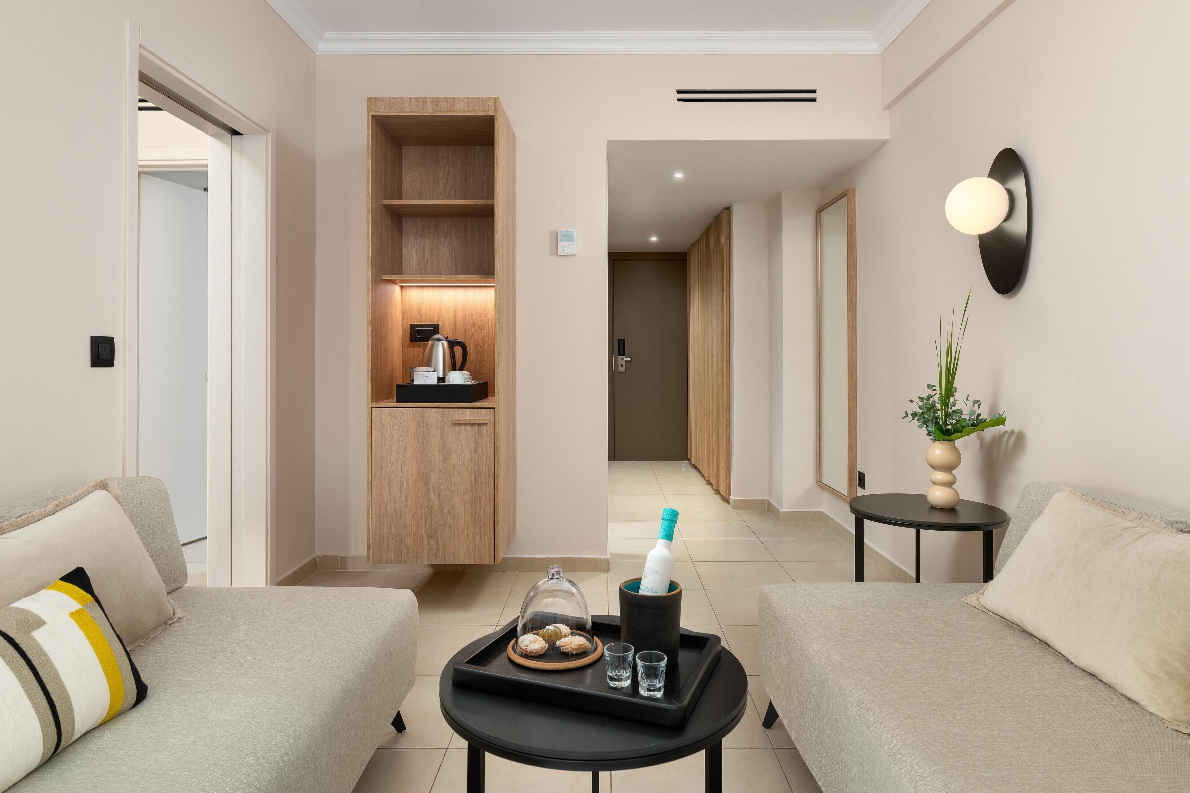 In-room safe, soundproofing, free WiFi, bed sheets