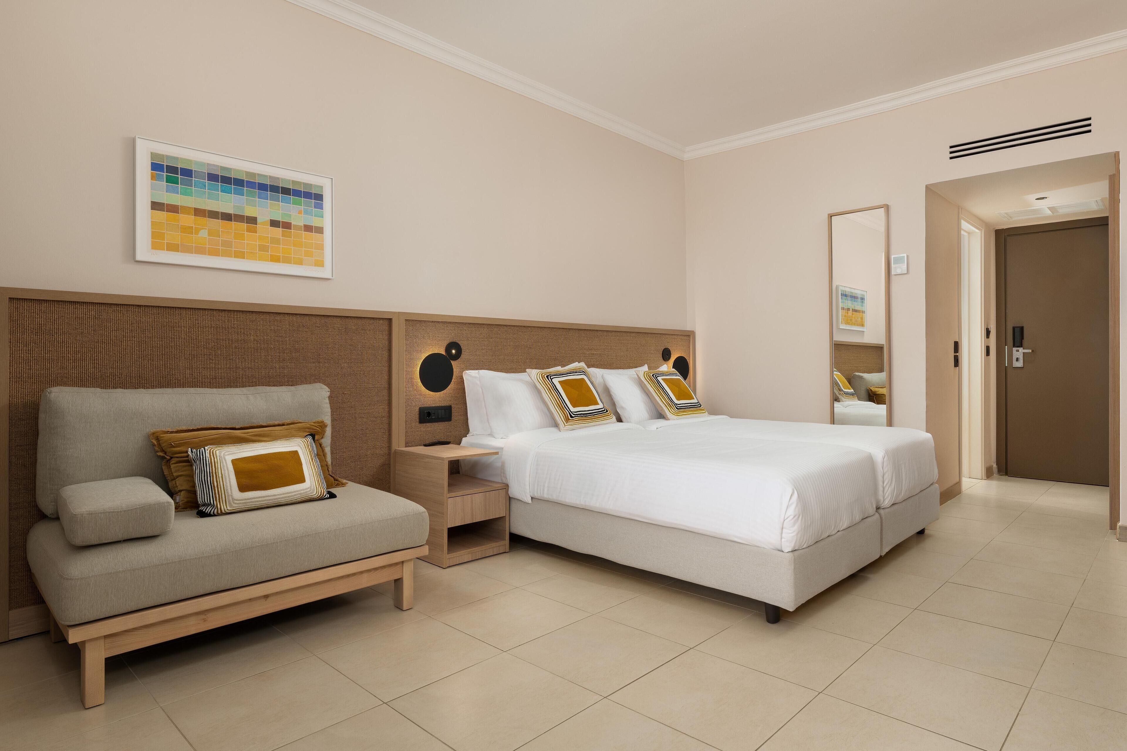 Sea Front Superior Twin | In-room safe, soundproofing, free WiFi, bed sheets