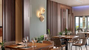 3 restaurantes, café da manhã, culinária italiana