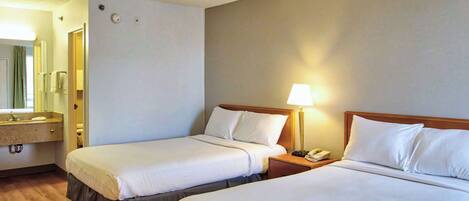 Muebles diferentes, cortinas blackout, wifi gratis y ropa de cama