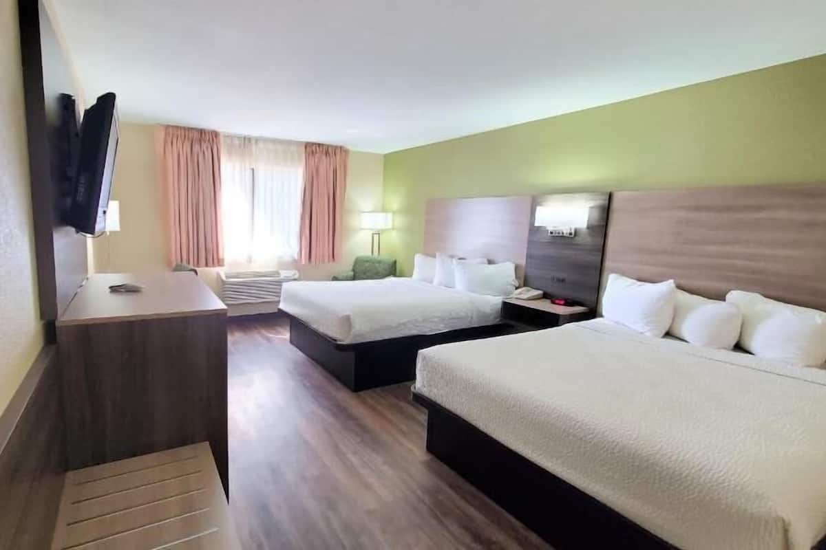 Premium bedding, desk, iron/ironing board, free cribs/infant beds