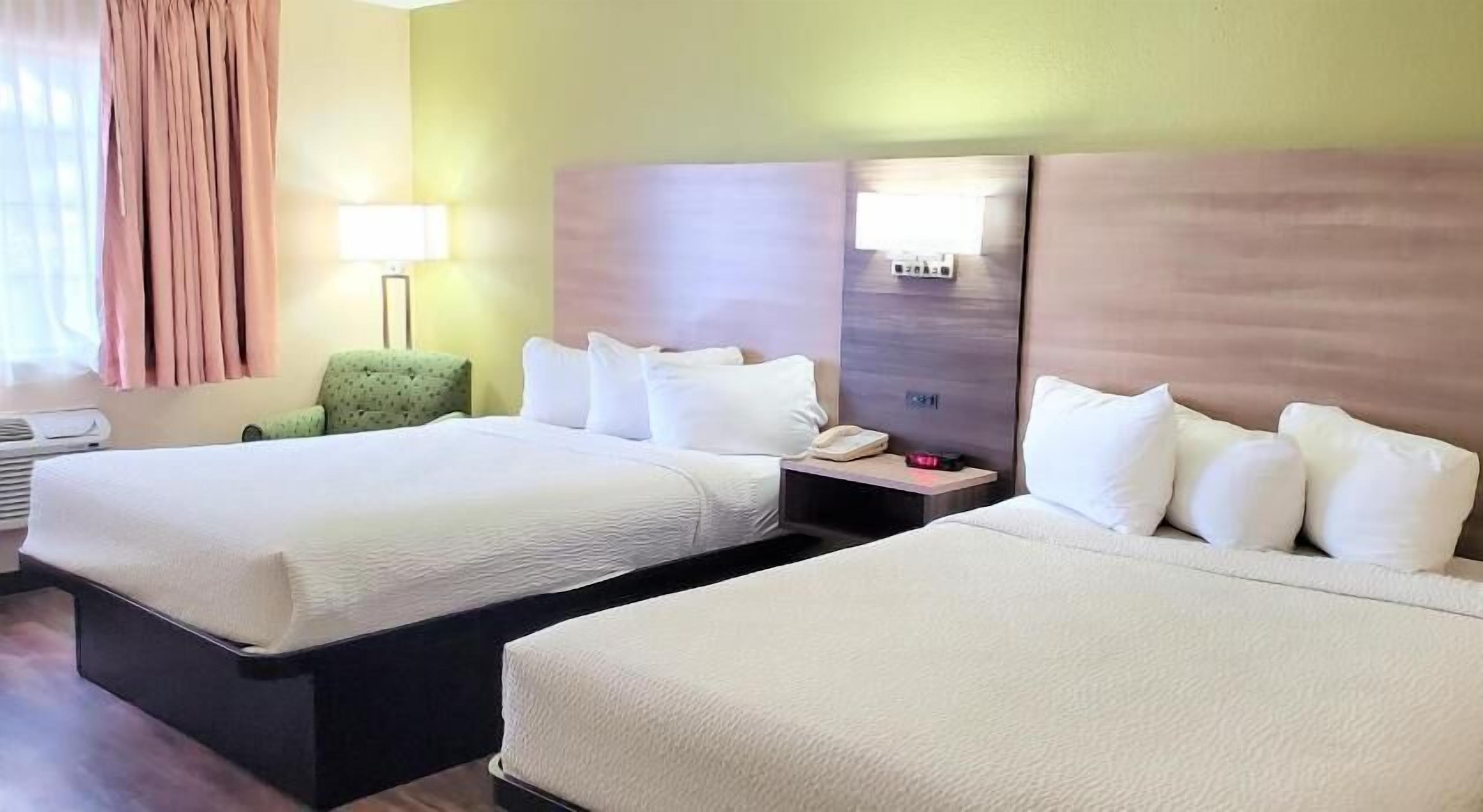 Premium bedding, desk, iron/ironing board, free cots/infant beds