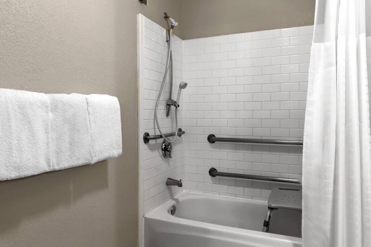 Room, 2 Queen Beds, Accessible, Non Smoking | Accessible bathroom