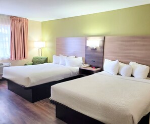 Literie de qualité supérieure, bureau, fer et planche à repasser