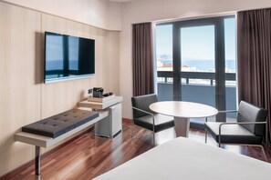 Minibar, in-room safe, desk, laptop workspace - AC Hotel Gran Canaria by Marriott (Las Palmas de Gran Canaria)