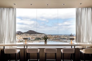 Gastropub, beach views, open daily
