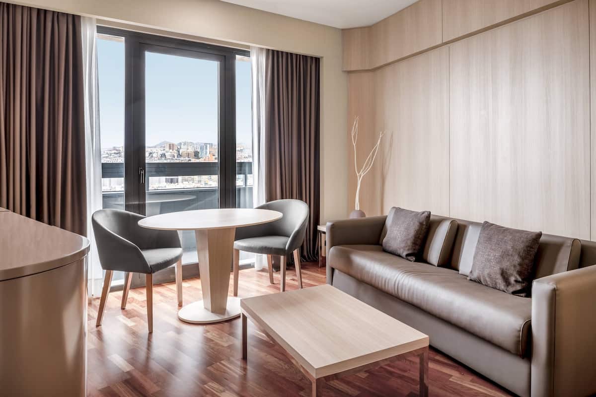 Junior Suite, 1 King Bed with Sofa bed, Ocean View | Living room