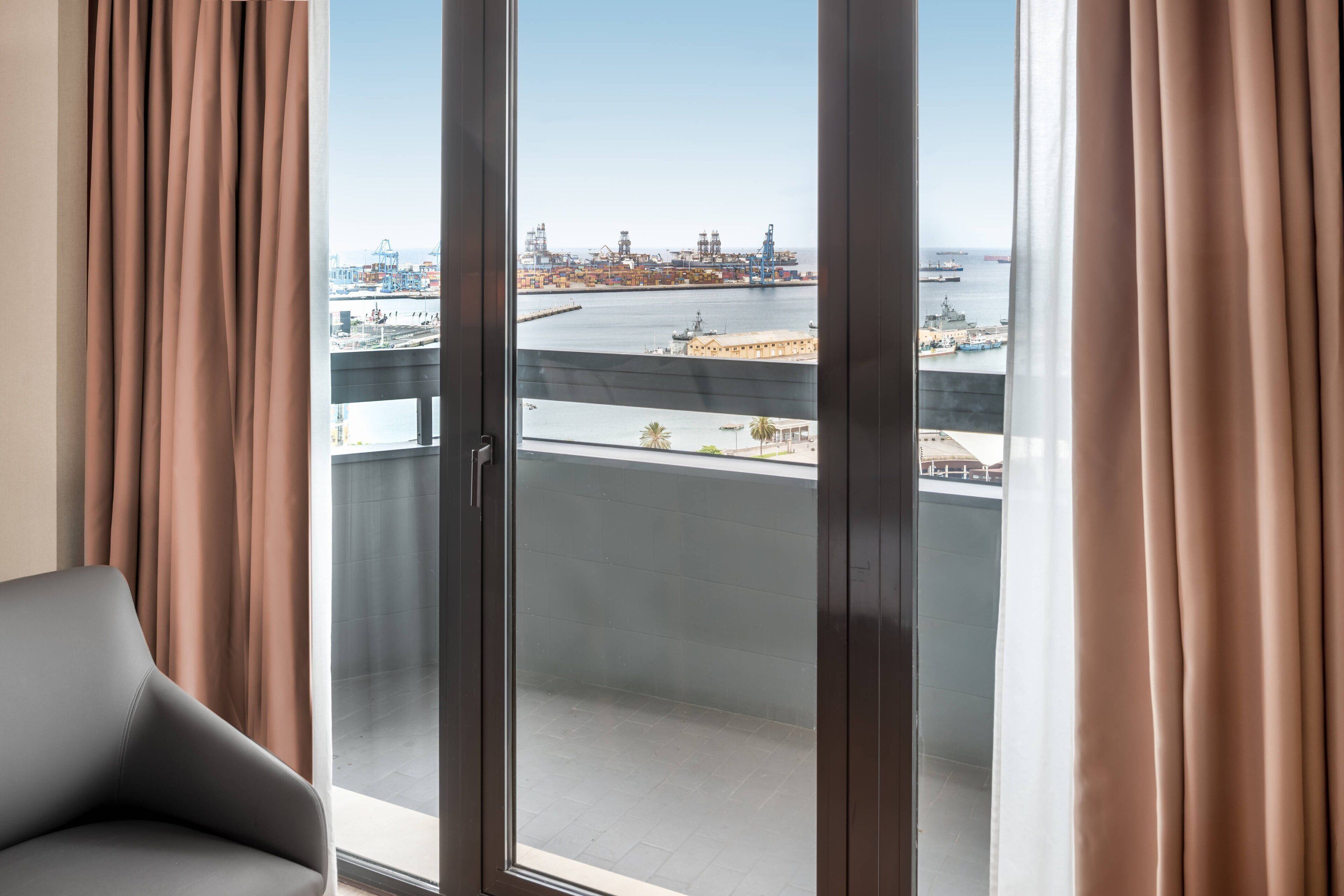 minibar, in-room safe, desk, laptop workspace