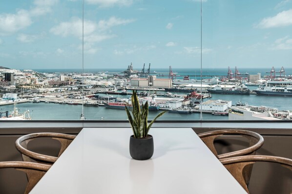 Gastropub, beach views, open daily