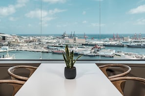 Gastropub, beach views, open daily