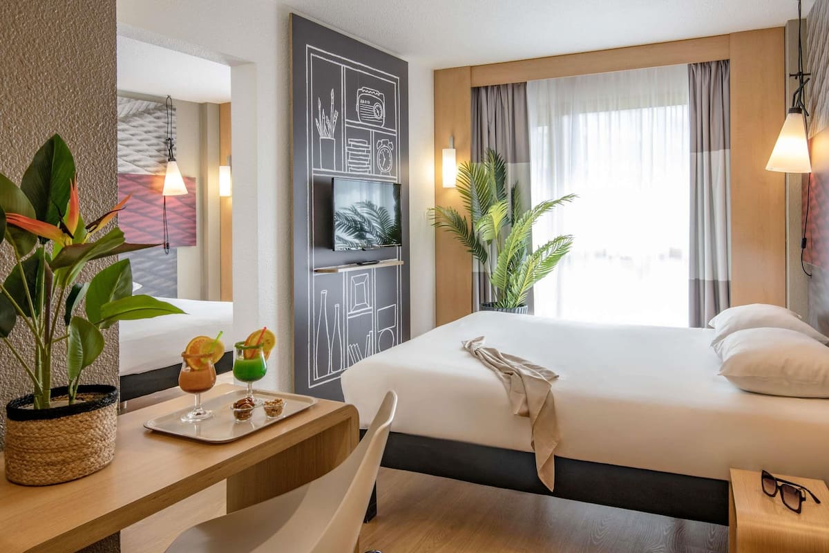 Phòng Tiêu chuẩn, 2 giường đôi | Bộ đồ giường cao cấp, két bảo mật tại phòng, bàn, màn/rèm cản sáng 
