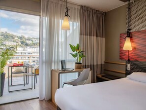 Comfort Room | Premium bedding, in-room safe, desk, blackout drapes - ibis Cannes Plage La Bocca (Cannes)