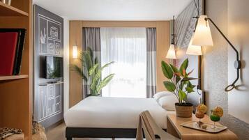 Chambre Standard, 2 lits doubles | Literie de qualité, coffre-fort, bureau, rideaux d’obscurcissement