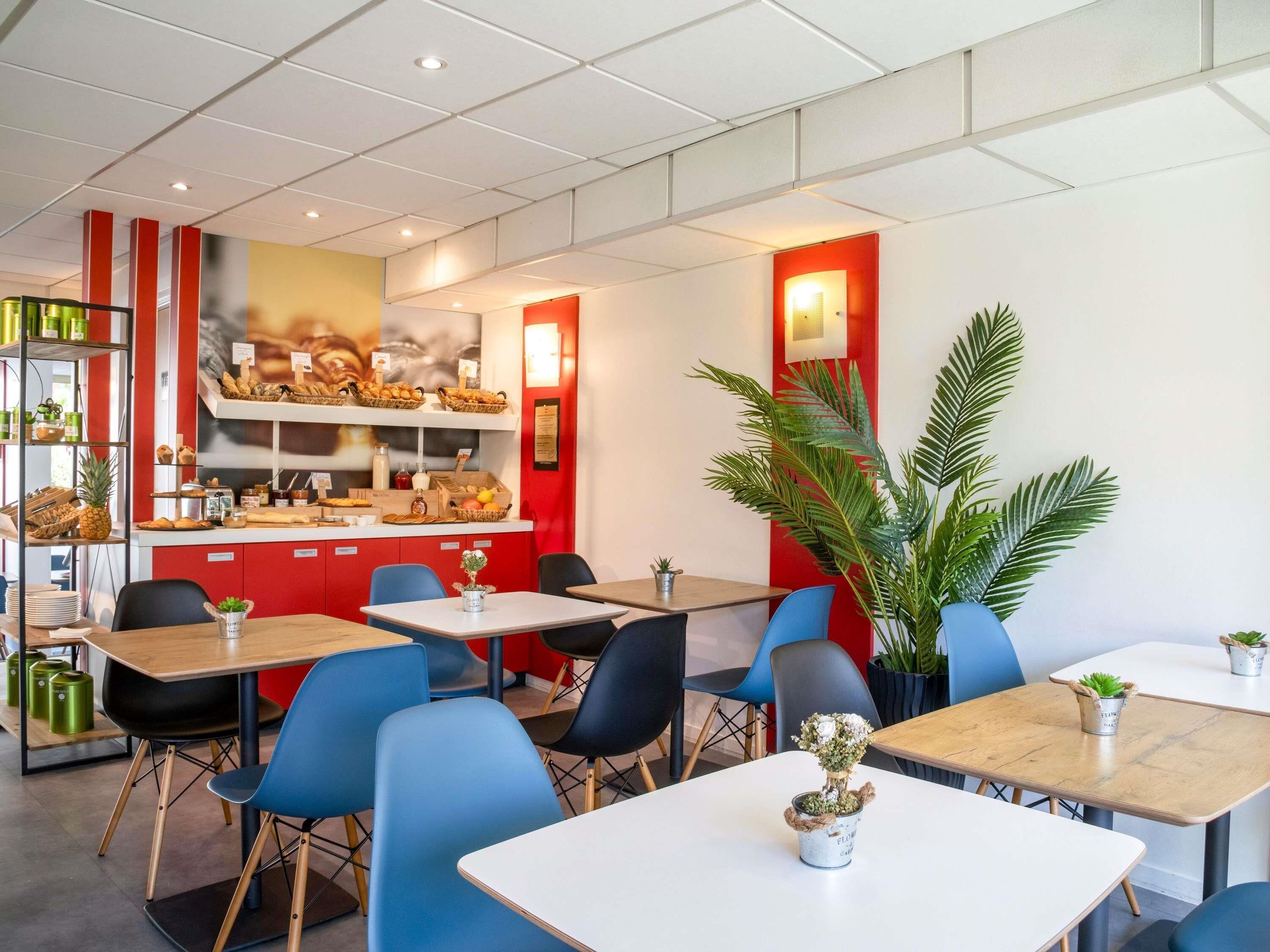 Buffet déjeuner servi tous les jours en supplément