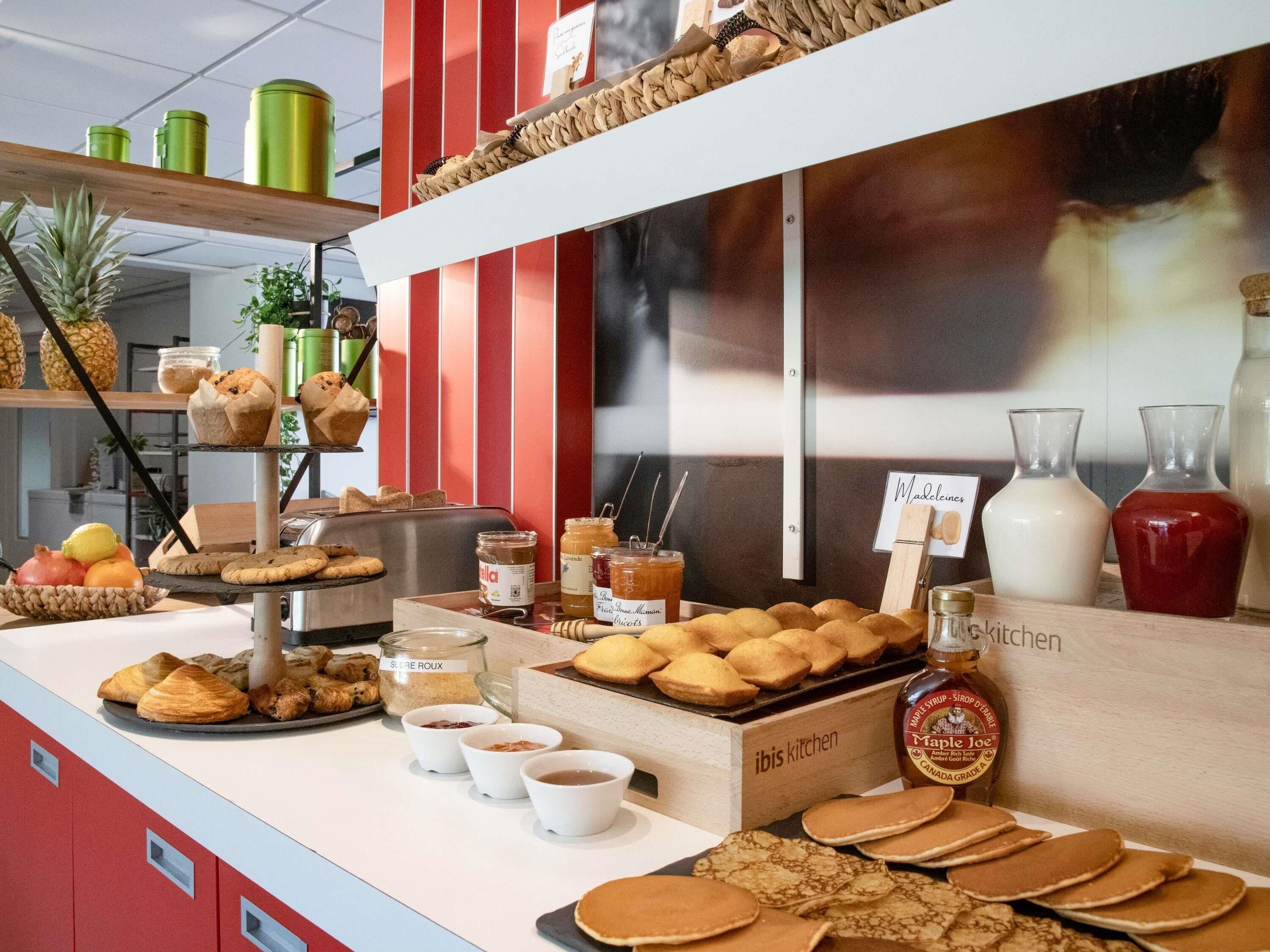Desayuno buffet diario (EUR 13.90 por persona)