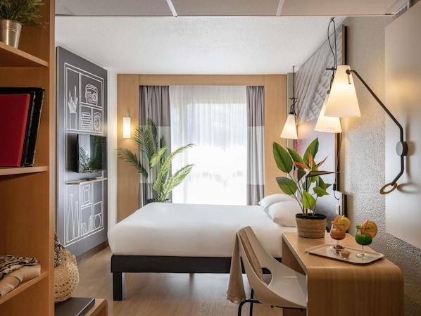 Quarto standard, 2 camas de casal | Roupas de cama premium, cofres nos quartos, escrivaninha