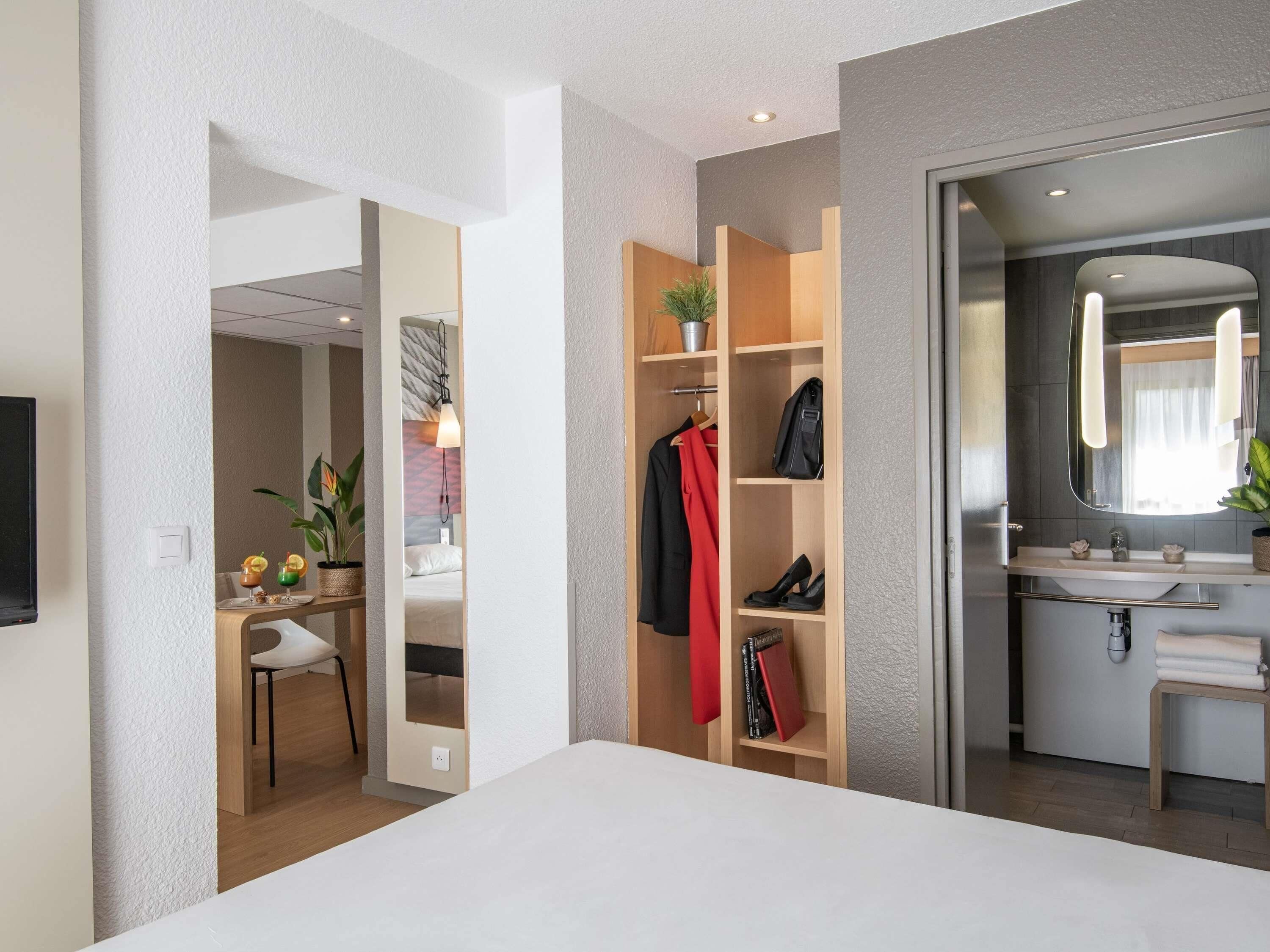 Quarto standard, 2 camas de casal | Roupas de cama premium, cofres nos quartos, escrivaninha