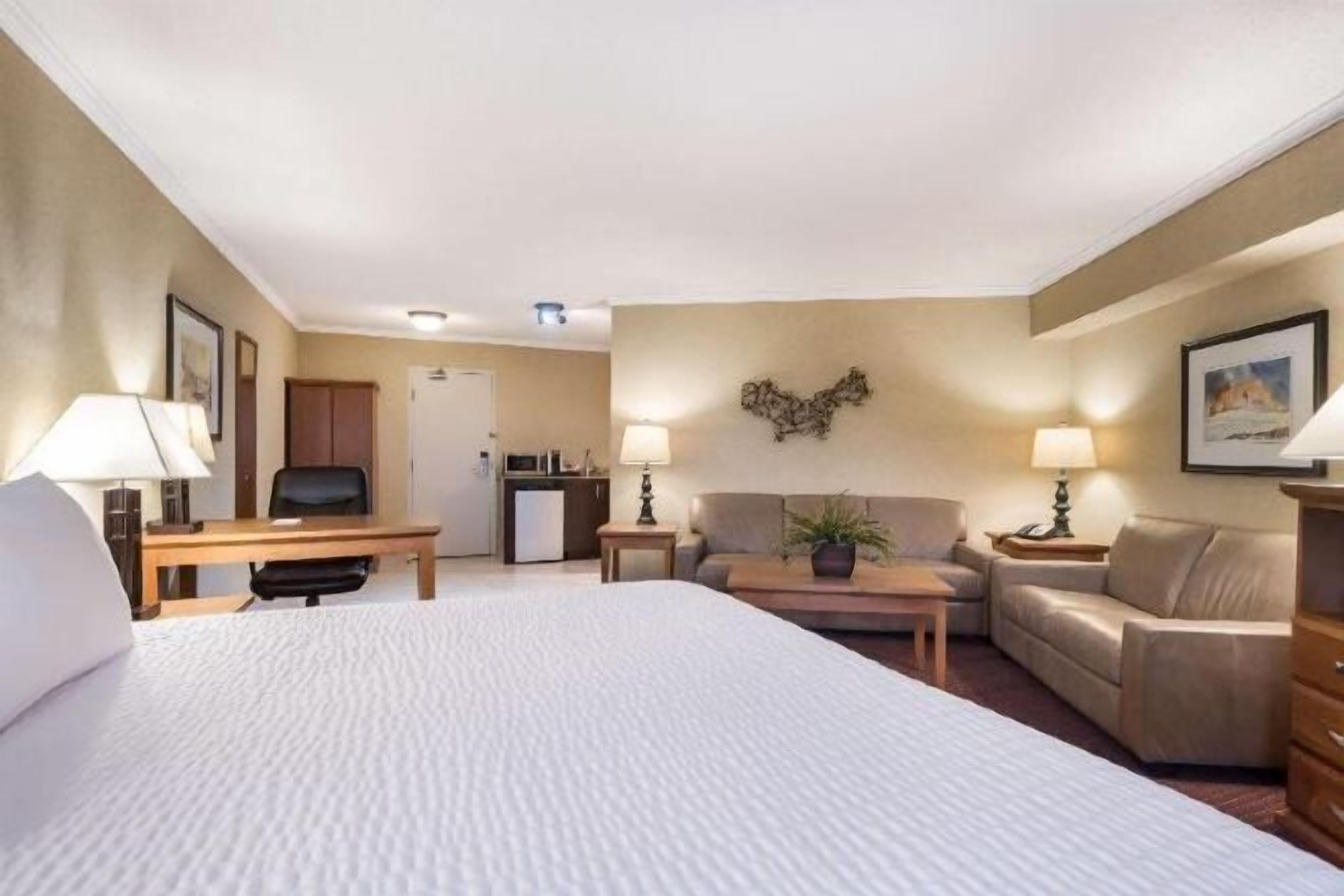 Premium bedding, blackout drapes, iron/ironing board, WiFi