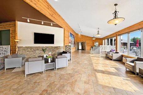 Lobby. Best Western Plus Nor'wester Hotel & Conference Centre