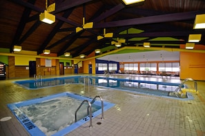 Indoor spa tub