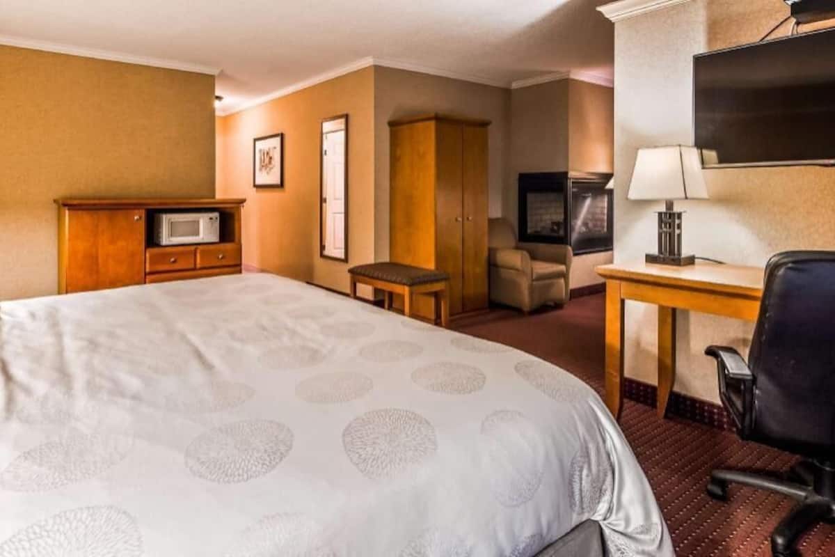 Premium bedding, blackout curtains, iron/ironing board, WiFi