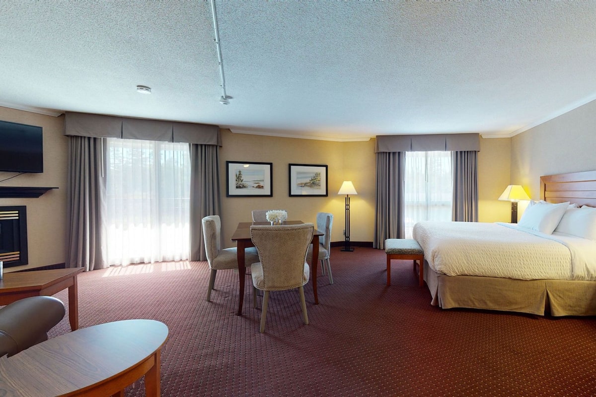 Premium bedding, blackout curtains, iron/ironing board, WiFi