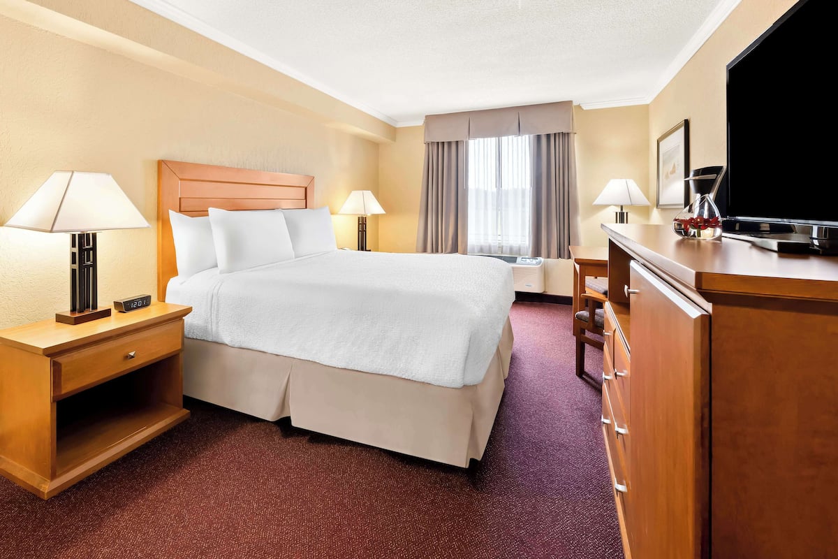 Premium bedding, blackout drapes, iron/ironing board, WiFi