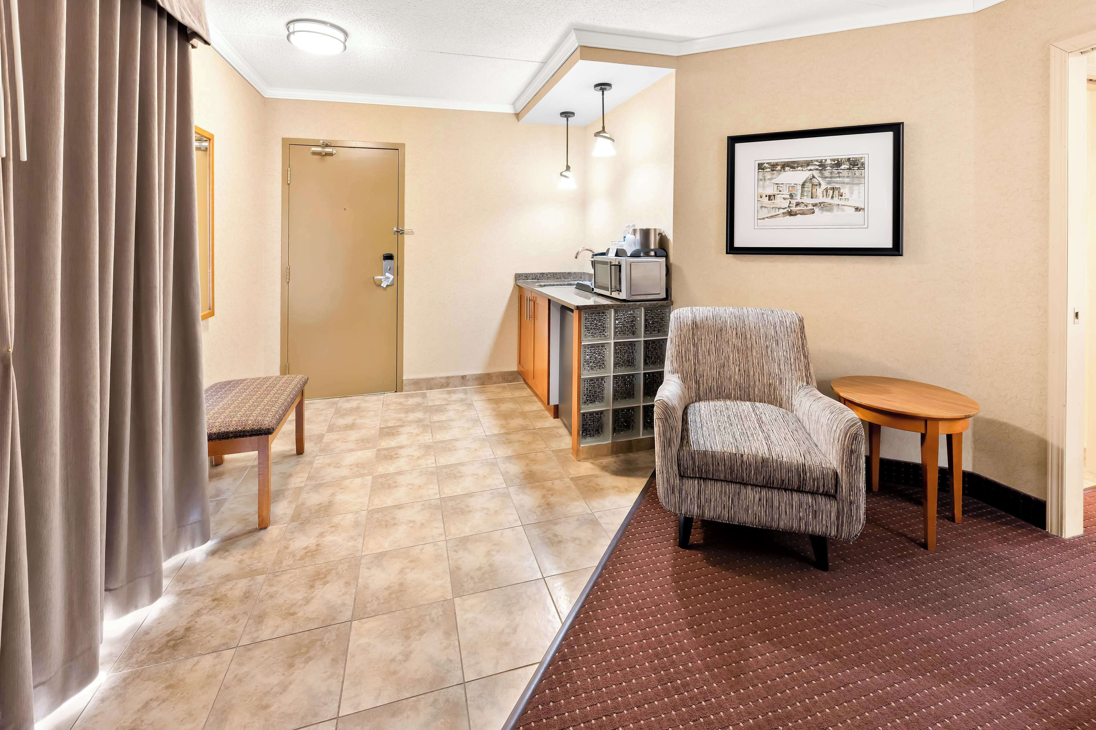 suite, 1 king bed, fireplace, ground floor (living room) | 1 bedroom, premium bedding, blackout curtains, iron/ironing board