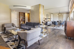 Habitació presidencial, 1 dormitori, no fumadors | Roba de llit d'alta qualitat, caixa forta a l'habitació i escriptori 