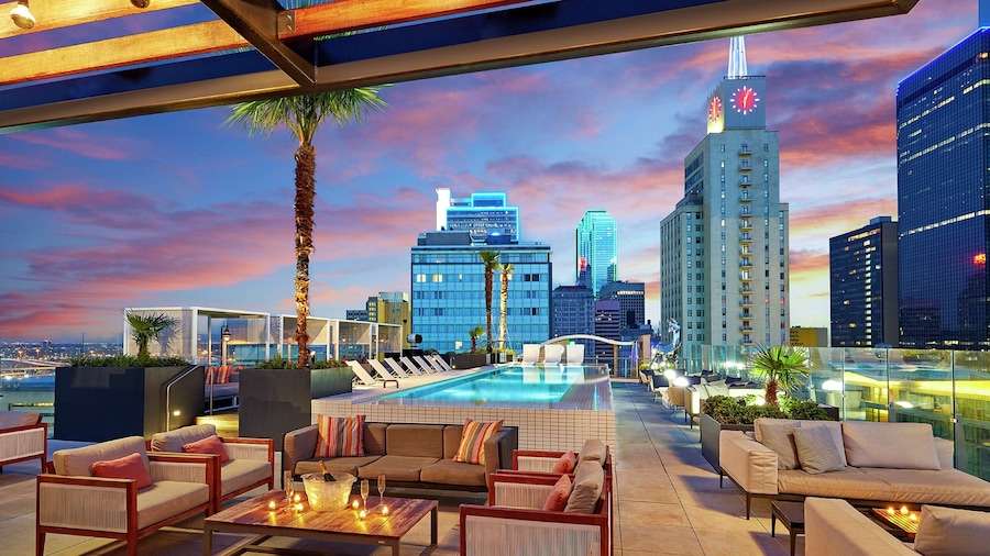 The Statler Dallas Curio Collection By Hilton