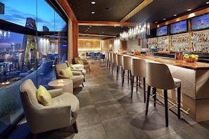 3 bar/lounge, bar di atap dan bar koktail