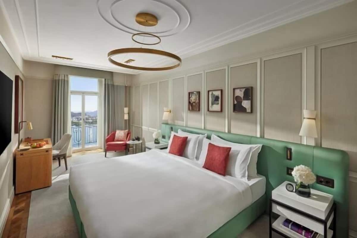 Premium bedding, free minibar, in-room safe, individually decorated