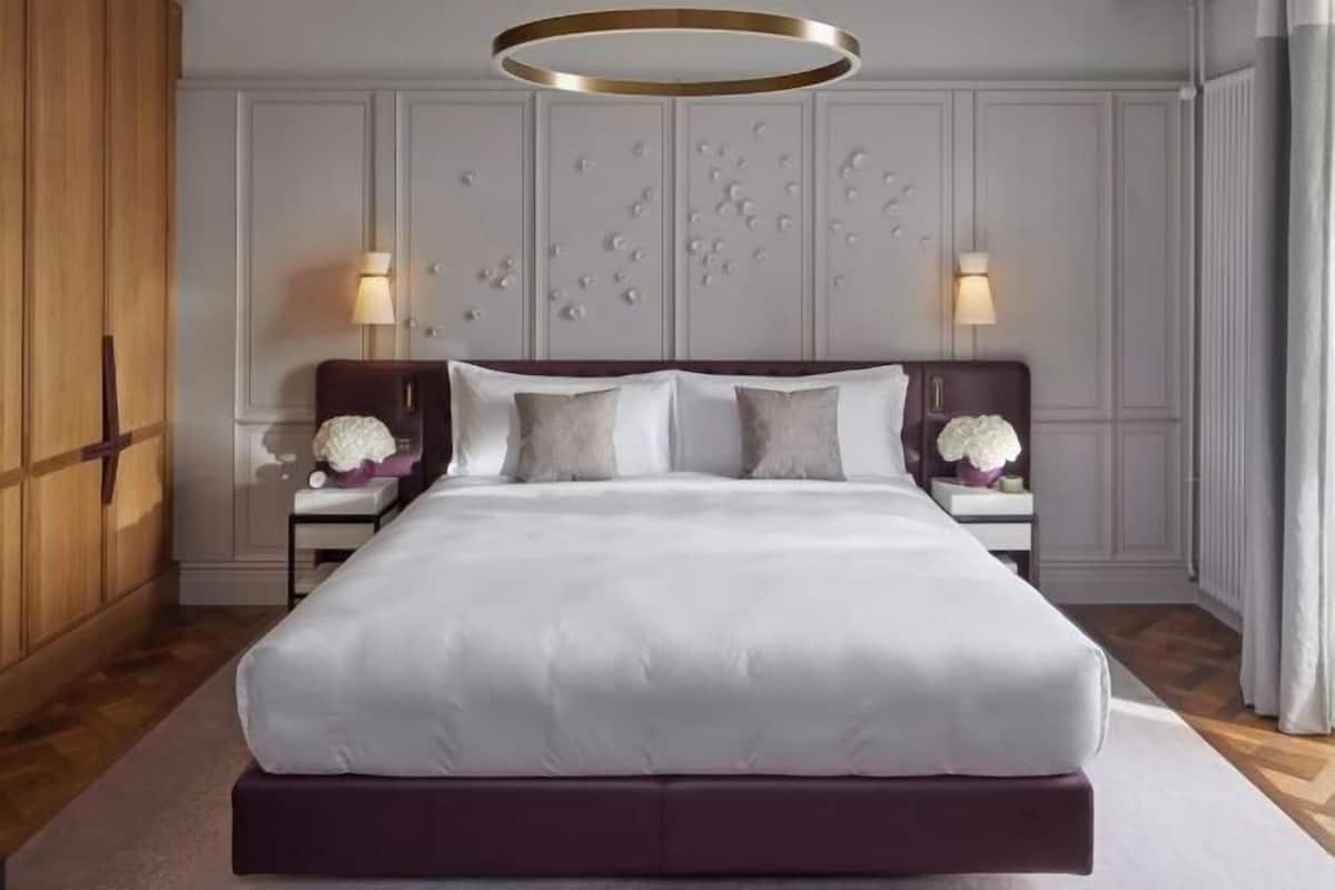 Premium bedding, free minibar, in-room safe, individually decorated