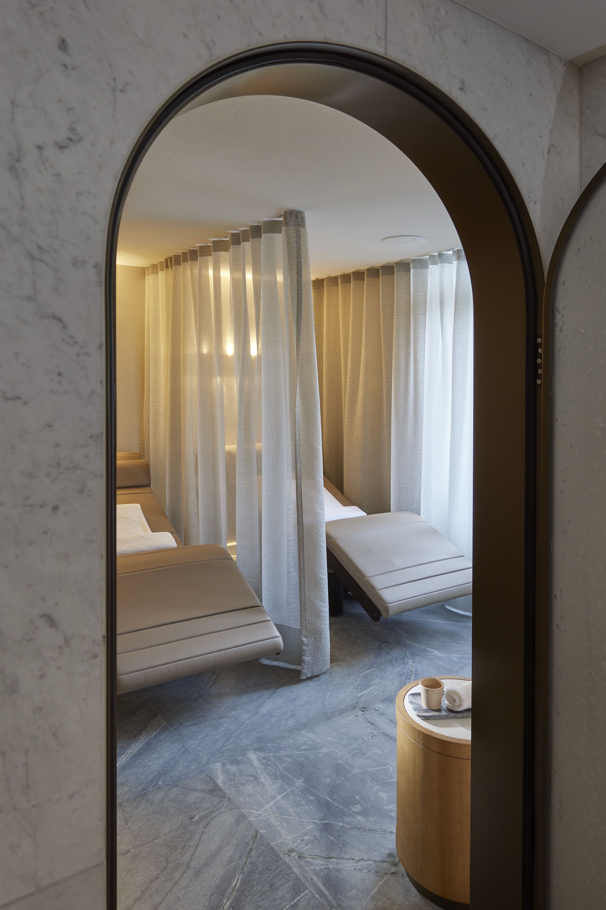 Sauna, steam room, massage/treatment rooms, massages