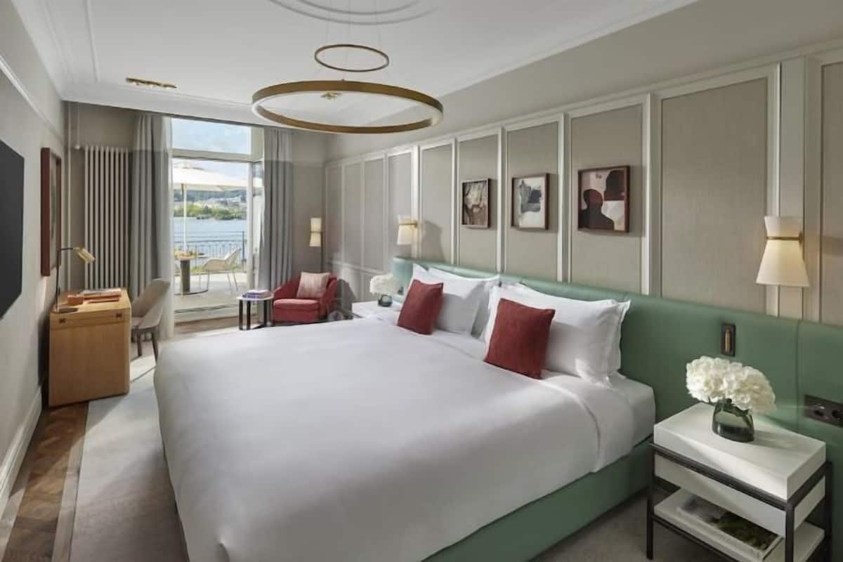 Premium bedding, free minibar, in-room safe, individually decorated