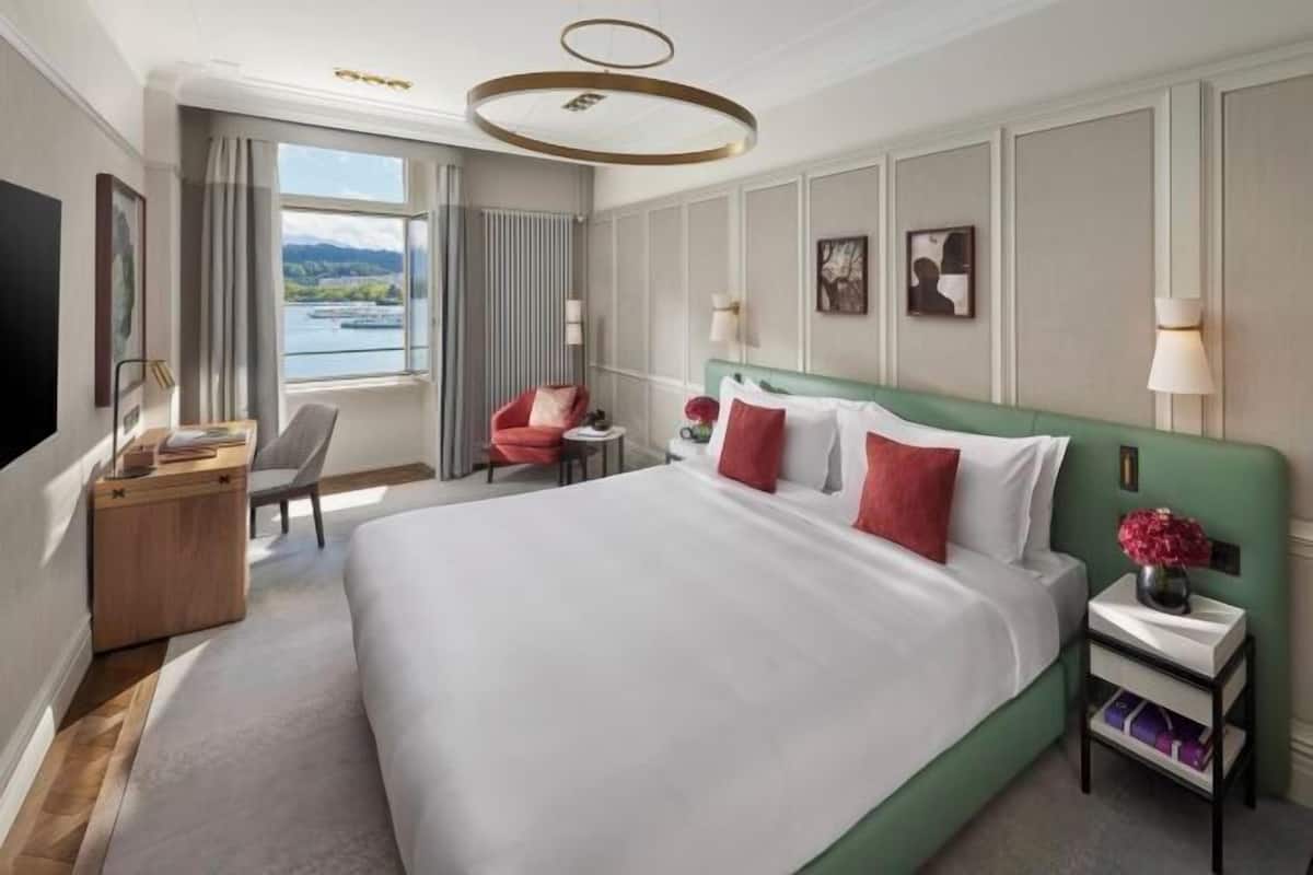 Premium bedding, free minibar, in-room safe, individually decorated