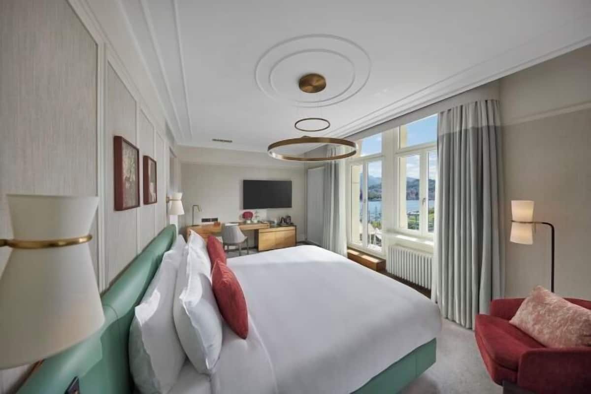 Premium bedding, free minibar, in-room safe, individually decorated