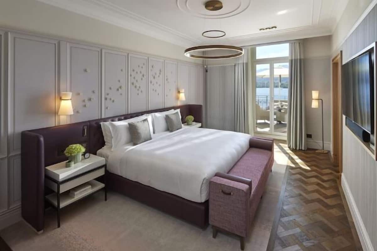 Premium bedding, free minibar, in-room safe, individually decorated