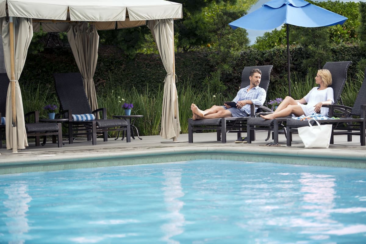 outdoor pool, free pool cabanas, pool loungers