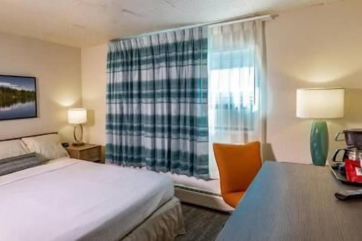 Desk, iron/ironing board, free WiFi, bed sheets