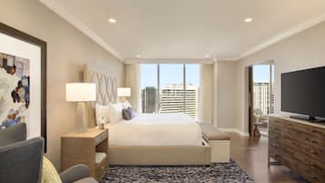 Minibar, in-room safe, desk, laptop workspace