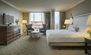 Minibar, in-room safe, desk, laptop workspace - Fairmont Dallas (Dallas)