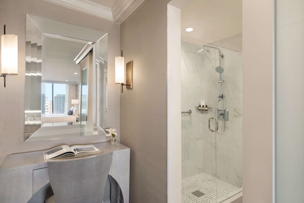 fairmont gold, presidential suite, 1 king bed with sofa bed | bathroom | combined shower/bathtub, designer toiletries, hair dryer, bathrobes