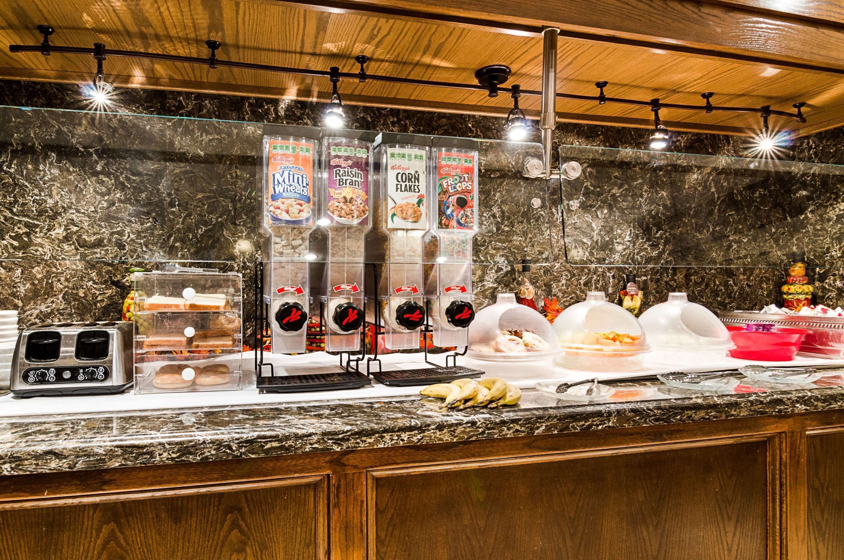 free daily cooked-to-order breakfast