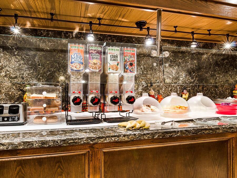 Free daily cooked-to-order breakfast